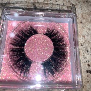 100% Mink Eyelashes